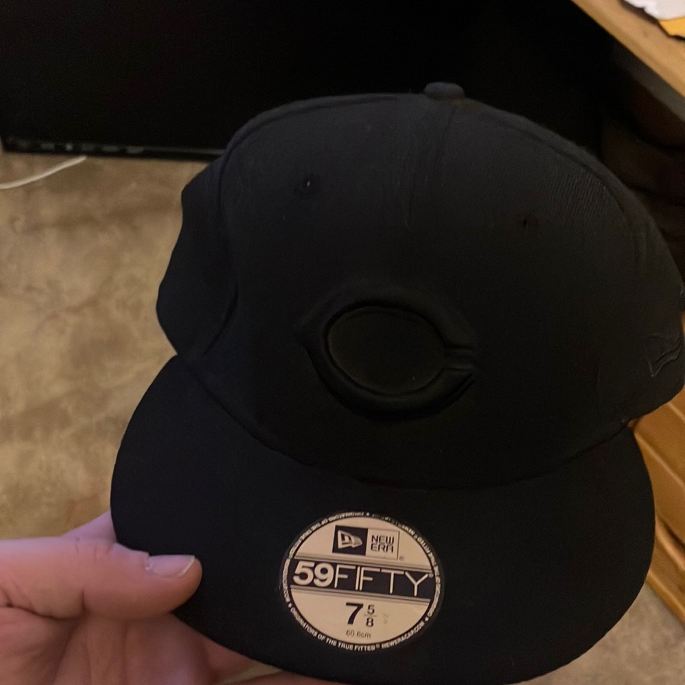 New era 7 5/8 almost new been sitting must go